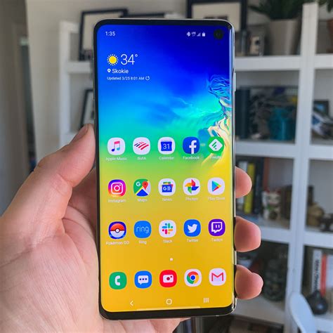Samsung Galaxy S10 Android smartphone. . S 10
